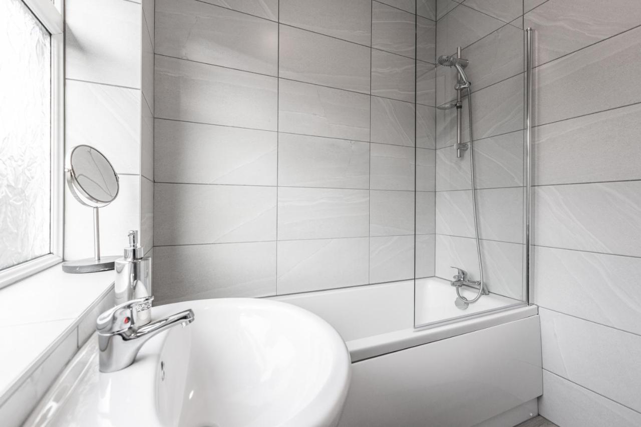 Connaught House - Wi-Fi, Parking, Contractors Villa Preston  Exteriör bild